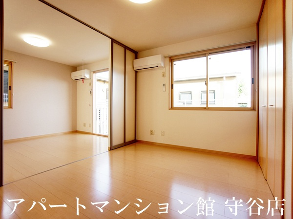 ハイツ・クレール坂東Cの寝室|類似です