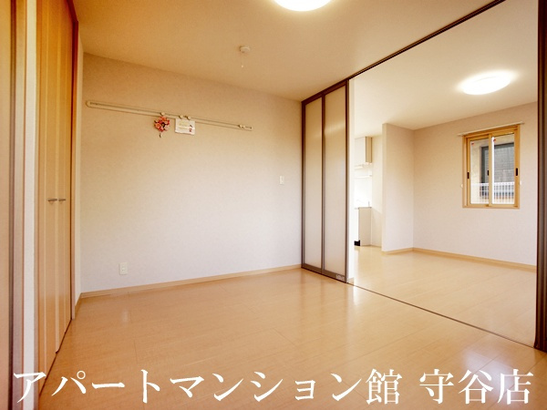 ハイツ・クレール坂東Cの寝室|類似です