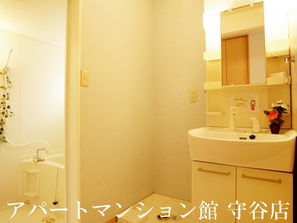 ハイツ・クレール坂東Cの洗面所|類似です