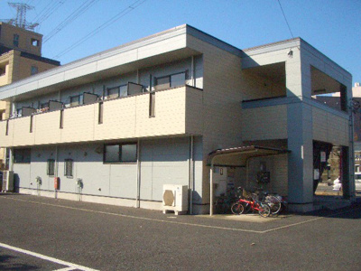 【外観】 | ビーチウッドプレイス | 鉄骨造2階建て　南東向きで日当たりのよい物件です