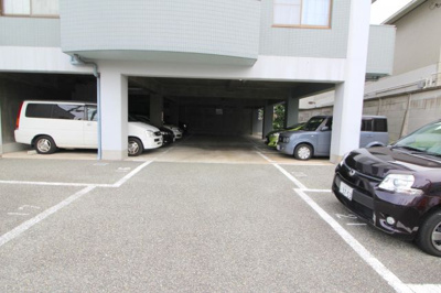 【駐車場】 | グリーンローレル