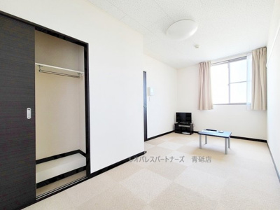 【居間・リビング】 | クレストハウスⅡ | 洋室内のクローゼット