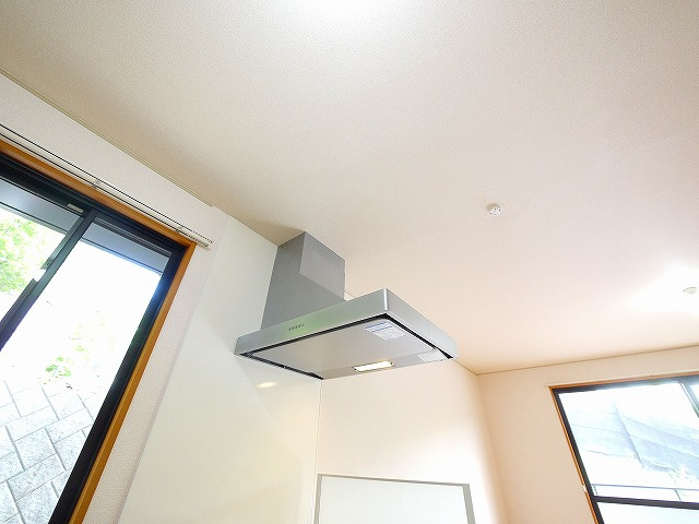 セジュールならやま　Ⅰのキッチン|レンジフードあります