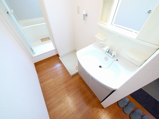 セジュールならやま　Ⅰの洗面所|ゆったりとスペースのある洗面所