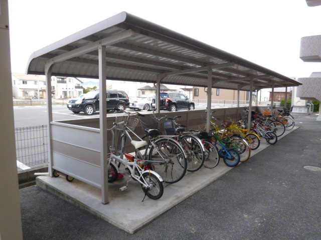 総社市三輪の賃貸マンションのその他共用部分|自転車置き場