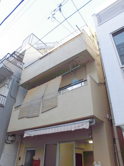 石山ビルの外観