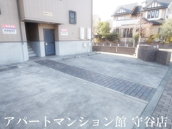 美園Kハイツの駐車場