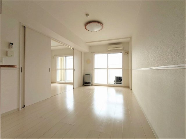 ピースエスパシオの居間・リビング