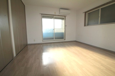 【居間・リビング】 | ローレル参番館 | 別室の写真使用