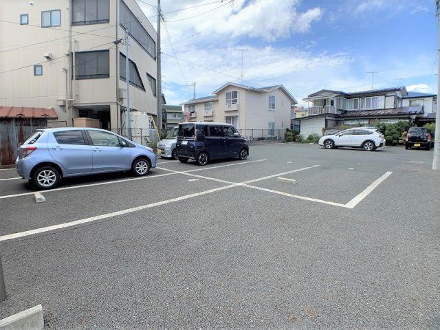 サンハイム・ユウの駐車場