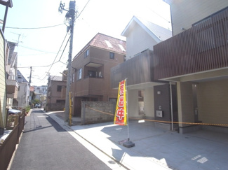 【前面道路含む現地写真】 | 目黒区目黒本町1丁目新築一戸建て6430万円前面道路