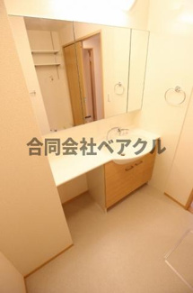 【独立洗面台】 | ディアコート | 朝の支度にも助かる、独立の洗髪洗面化粧台