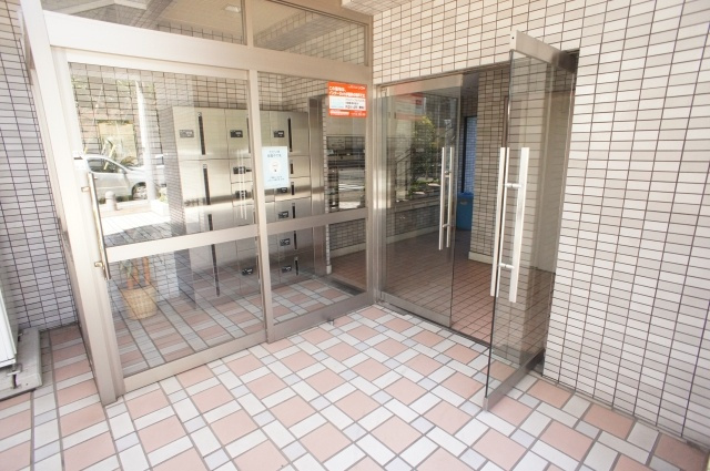 高野山第一ビルのエントランス|★出入りしやすいエントランス