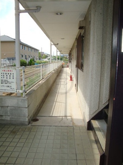 【その他共用部分】 | 玄関前の廊下長いです