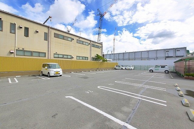 奈良セントラルビルの駐車場