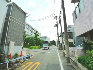 【前面道路含む現地写真】 | 世田谷区砧2丁目新築一戸建て6480万円前面道路