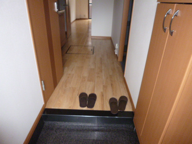 エム・インプレスの玄関