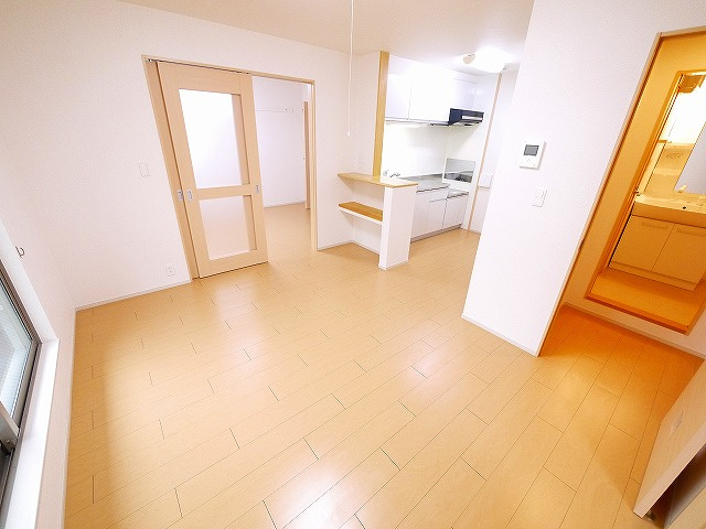 サンシャイン富堂の居間・リビング|ゆったりとした居間です