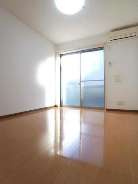 リリックコート長島の洋室