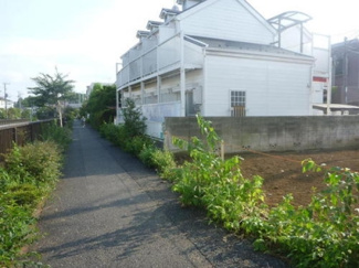 【前面道路含む現地写真】 | 世田谷区成城7丁目新築一戸建て6680万円遊歩道