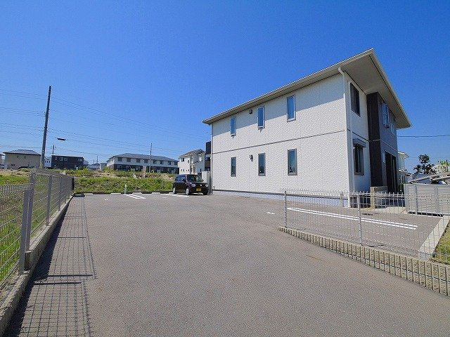 とみやの駐車場|駐車場もあるのでお車をお持ちの方はご安心ください。