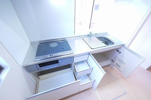 とみやのキッチン|ゆとりある収納スペースはうれしいですね。