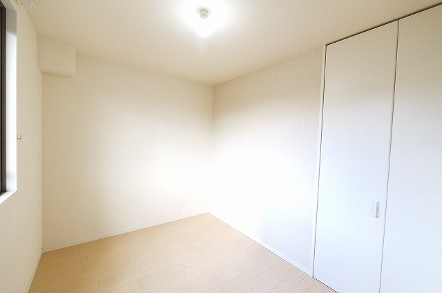 とみやの洋室|趣味のお部屋としても利用できますよ。