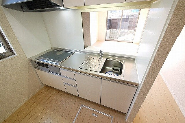とみやのキッチン|毎日のお料理が楽しくなる広々としたカウンターキッチンタイプ。