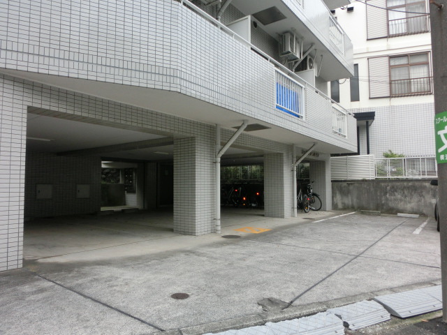 宮ヶ谷グリーンハイツの駐車場