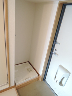 【その他共用部分】 | ベルスーズ | 洗濯機置場　　別部屋です。（参考写真）