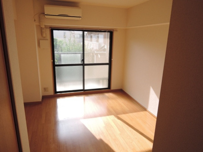 【洋室】 | ベルスーズ | 別部屋です。（参考写真）