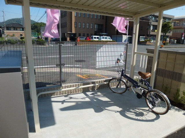 総社市中央６丁目のアパートのその他共用部分|自転車置き場