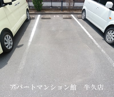 グランドセントレア888　Bの駐車場