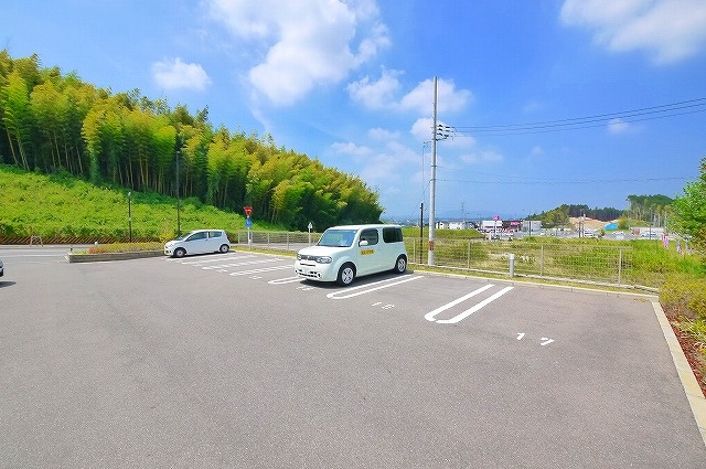 ハニーグランの駐車場|駐車スペースもあります