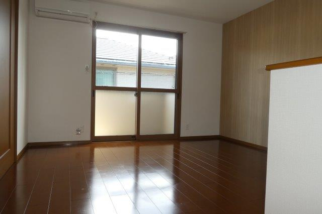 ロイヤルガーデンミルフィーＦの居間・リビング