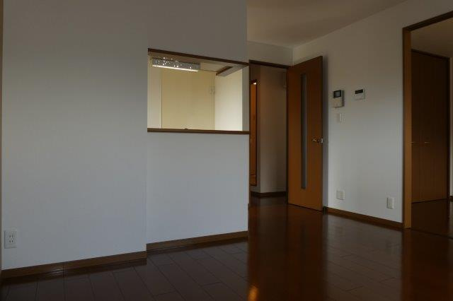 ロイヤルガーデンミルフィーＦの居間・リビング