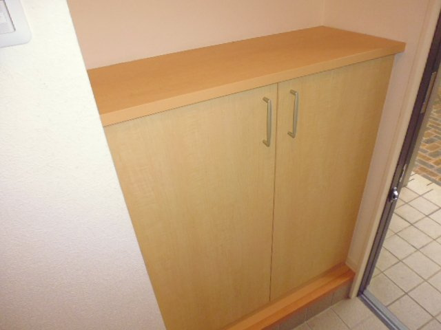 メイフラワーＢの玄関|シューズボックス