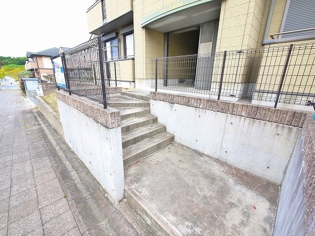 ファミール梅美台のエントランス
