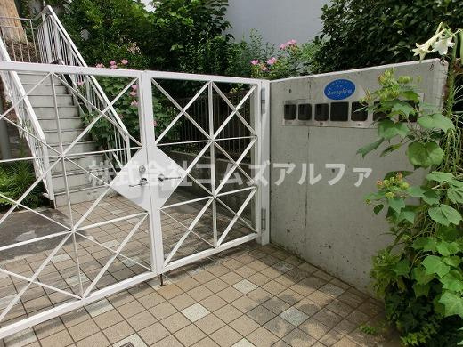 セラフィム横浜のエントランス|セラフィム横浜　エントランス