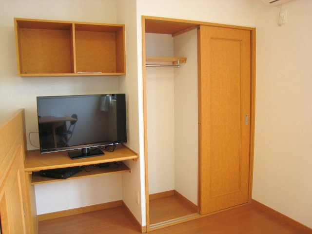 【収納】 | 若葉 | ベット下は大型収納。ステップや飾り棚、クローゼットも。