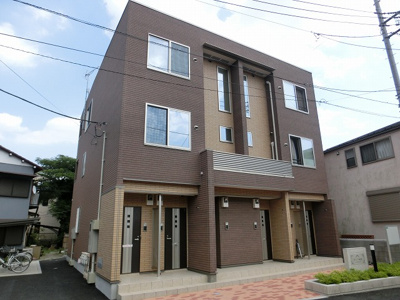 【外観】 | ヴィラ本宮 | 東向き2階建て　ブラウン系のオシャレな外観です