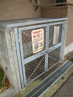【その他共用部分】 | ゴミ置き場、トビラがしっかり付いてます。