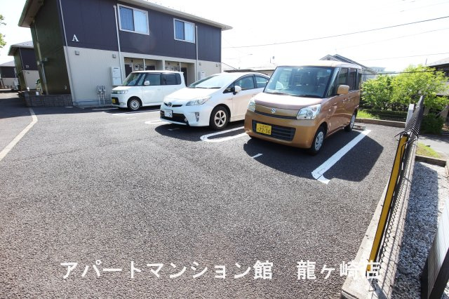 グランドステージ久保台Aの駐車場