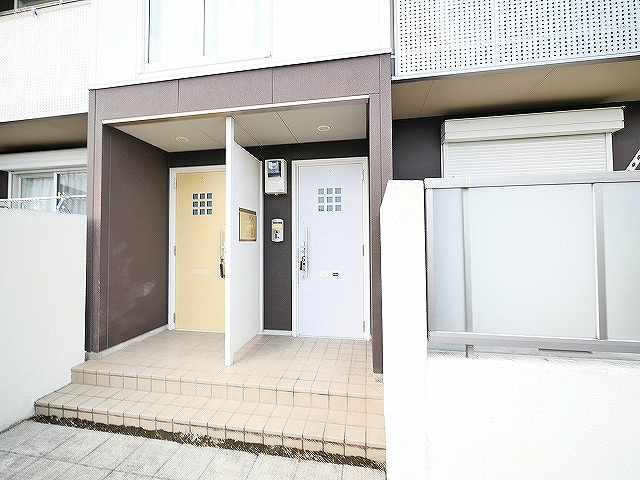 ヴィルヌーブＡ・Ｂ（大安寺）のその他共用部分|玄関前です。