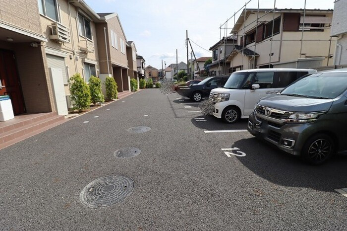 メゾン・フォンテーヌの駐車場