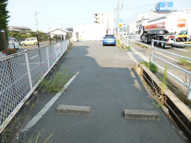 倉敷市玉島爪崎の店舗一部の外観|駐車場