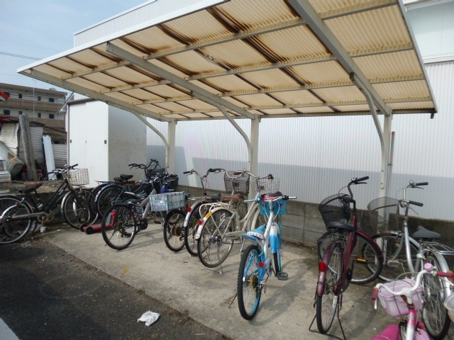総社市中央３丁目のアパートのその他共用部分|自転車置き場