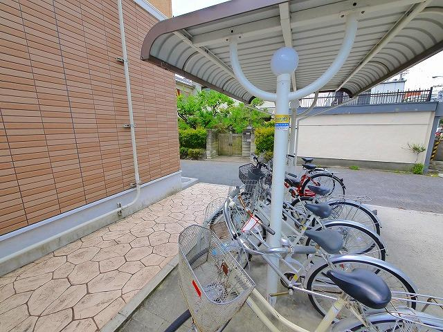 ロハス新大宮のその他共用部分|屋根付きの駐輪場です