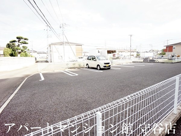 ピュアリアンハイツCの駐車場