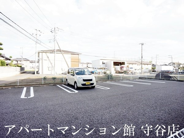 ピュアリアンハイツCの駐車場